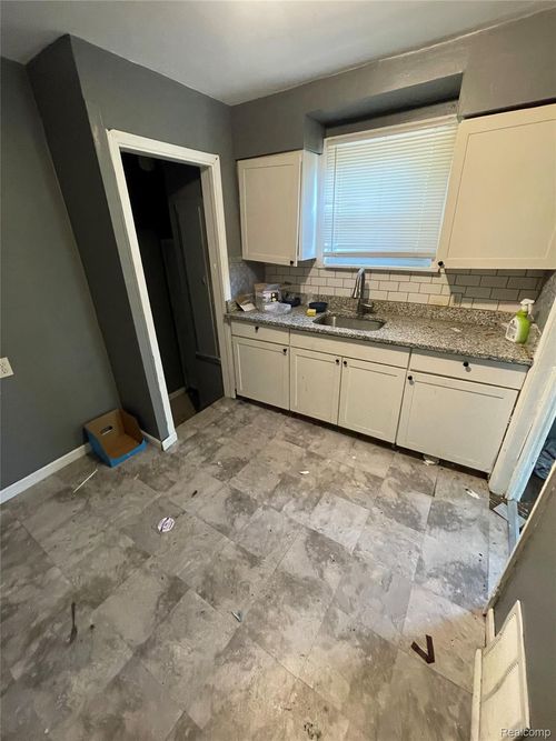 10006 Auburn St, Detroit, MI, 48228-1394 | Card Image