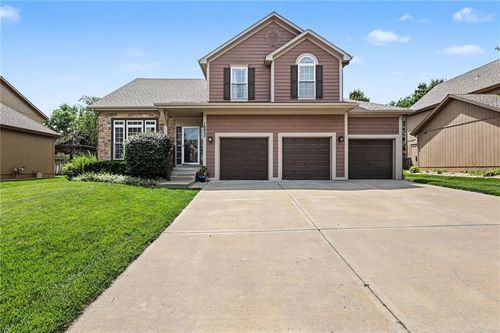 10952 S Emerald St, Olathe, KS, 66061-2867 | Card Image