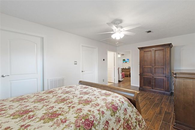 5004 Colmesneil St, House other with 4 bedrooms, 3 bathrooms and 2 parking in Pearland TX | Image 31