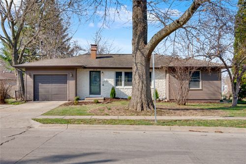 1718 Highland Ave, Iowa City, IA, 52240-2716 | Card Image