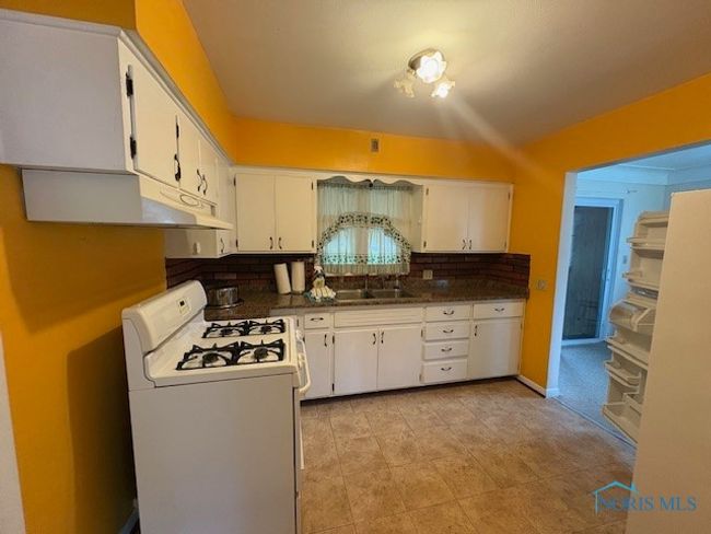 23695 E Second St, House other with 3 bedrooms, 1 bathrooms and null parking in Grand Rapids OH | Image 9