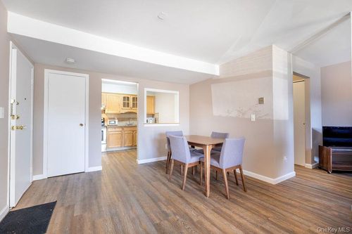 apt-d-10 Regents Pl, Yorktown Heights, NY, 10598-1461 | Card Image