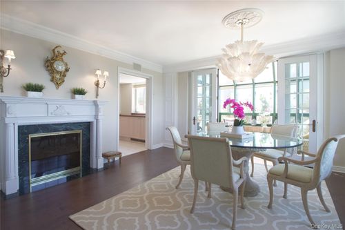 6-111 Cherry Valley Ave, Garden City, NY, 11530-1570 | Card Image