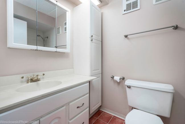 APT-4A - 9737 N Fox Glen Dr, Condo with 2 bedrooms, 2 bathrooms and 2 parking in Niles IL | Image 9