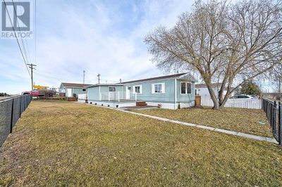 1912 20 St, House other with 3 bedrooms, 2 bathrooms and 4 parking in Delburne AB | Image 2