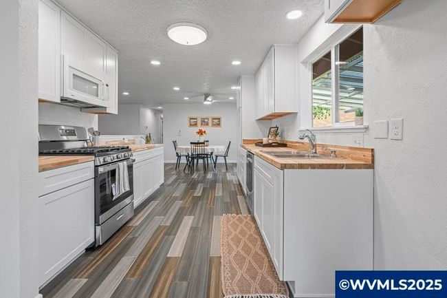 611 Ne Bockes Loop, House other with 3 bedrooms, 2 bathrooms and null parking in Sheridan OR | Image 25