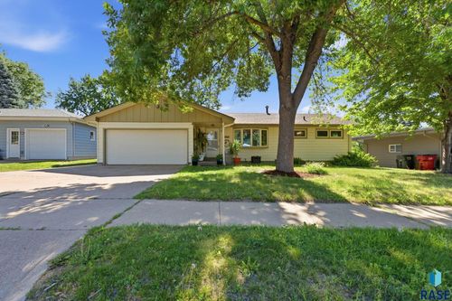2800 S Western Ave, Sioux Falls, SD, 57105-4433 | Card Image