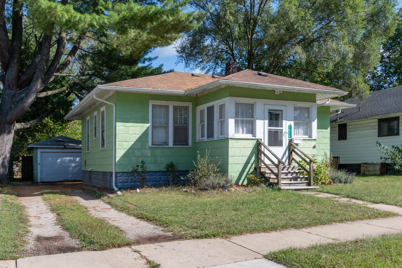 Columbus Ave, Benton Harbor, MI 49022