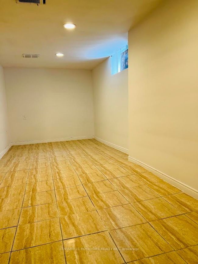 494 Rankin Ave, House other with 6 bedrooms, 2 bathrooms and 2 parking in Windsor ON | Image 14
