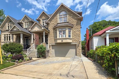 ll-7A Connorvale Ave, Etobicoke, ON, M8W3Z9 | Card Image