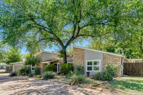 120 S Winston Ln, Castle Hills, TX, 78213-1827 | Card Image