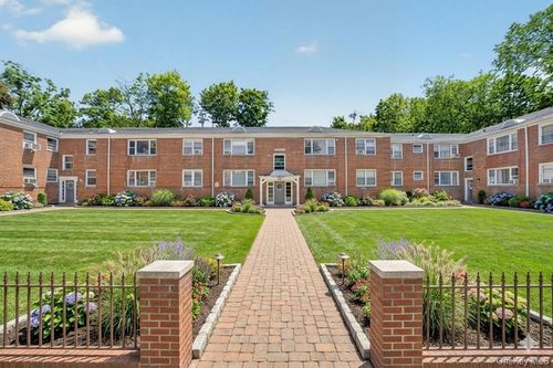 e-1-o-205 Post Rd, White Plains, NY, 10606-2929 | Card Image