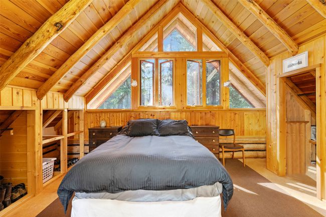 Cozy bedroom. | Image 22