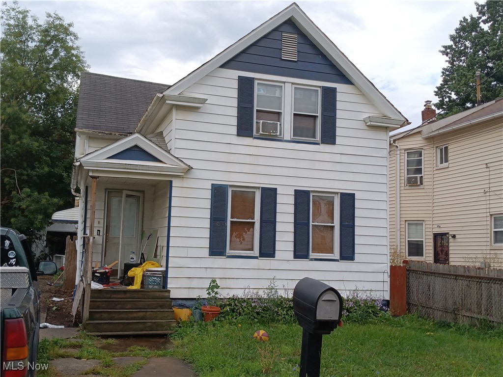 Carlyle Ave, Cleveland, OH 44109