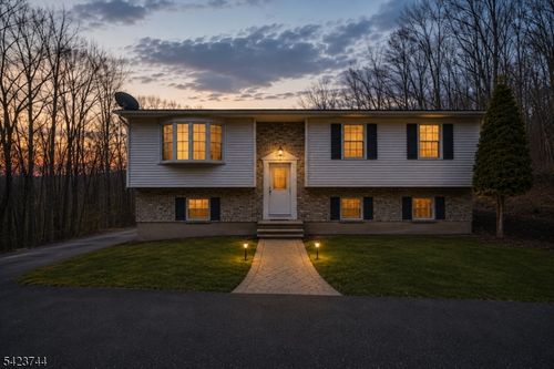 911 Upper Dr, Newton, NJ, 07860-4122 | Card Image