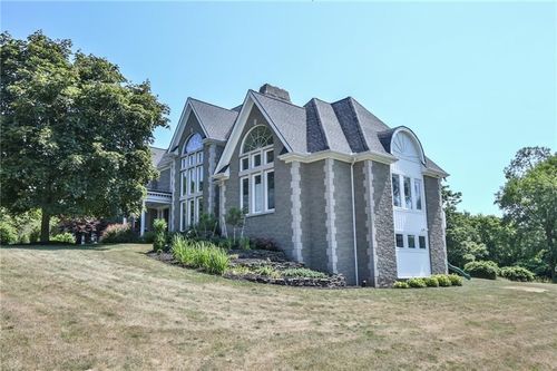 2 Parkview Manor Cir, Honeoye Falls, NY, 14472-9370 | Card Image
