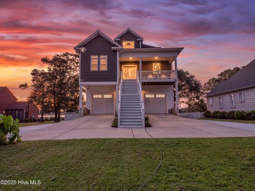 811 Chadwick Shores Dr, Sneads Ferry, NC, 28460-9211 | Card Image