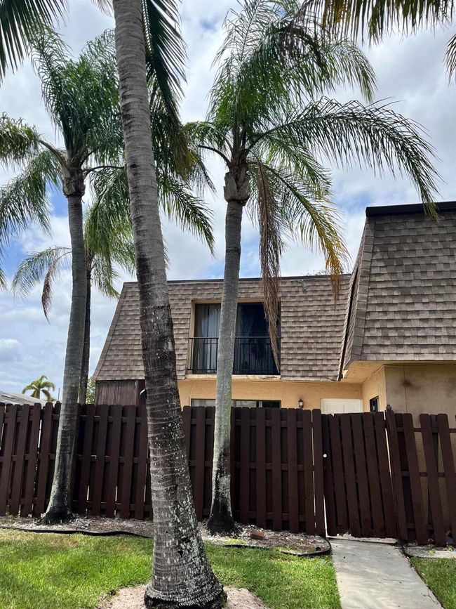4204 Waterview Cir, Condo with 2 bedrooms, 3 bathrooms and null parking in Palm Springs FL | Image 51