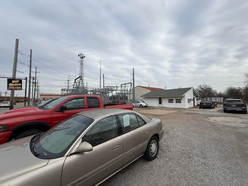 327 N Illinois Ave, Carbondale, IL, 62901-1453 | Card Image