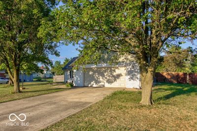 1613 Valley Brook Drive, House other with 3 bedrooms, 2 bathrooms and null parking in Indianapolis IN | Image 3