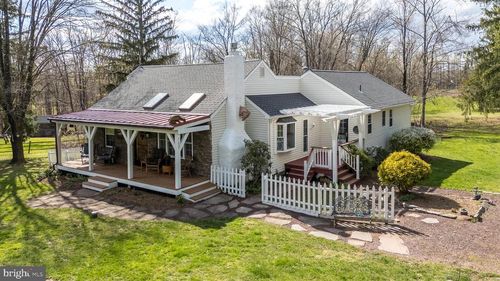 562 Geigel Hill Rd, Ottsville, PA, 18942-9710 | Card Image