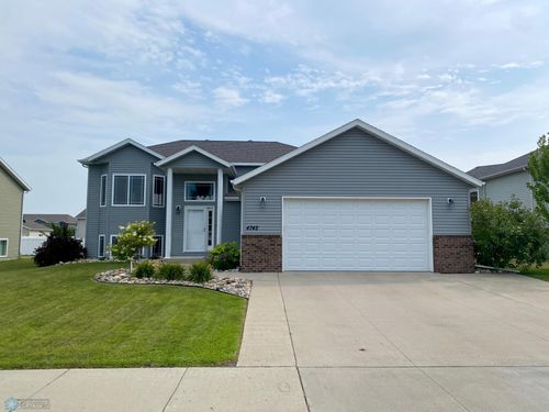 4742 47th Ave S, Fargo, ND, 58104-6036 | Card Image