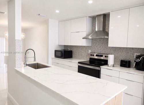 3-8224 9th Ct, Plantation, FL, 33324-1219 | Card Image