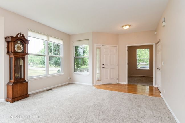 1520 Mansfield Dr, House other with 3 bedrooms, 2 bathrooms and 2 parking in Aurora IL | Image 4