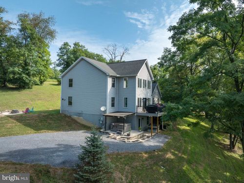 1695 Middle Rd, LEWISTOWN, PA, 17044-9360 | Card Image