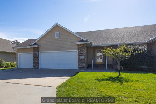 4019 Sandalwood Dr, Grand Island, NE, 68803-3156 | Card Image