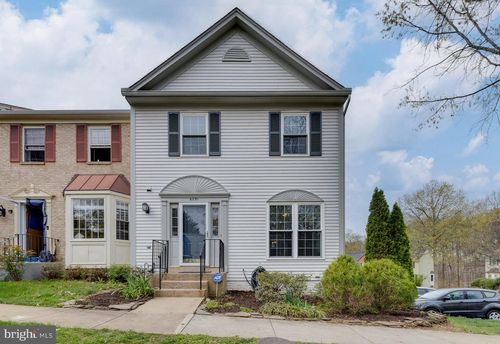 6751 Jenny Leigh Ct, CENTREVILLE, VA, 20121-2563 | Card Image