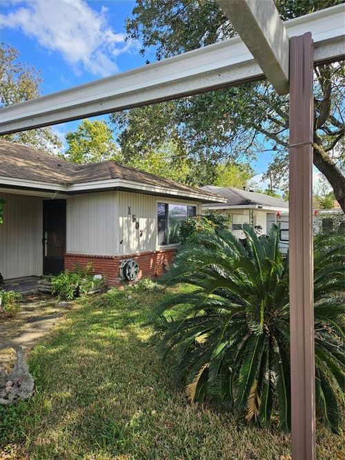 1503 Beusch Dr, Pasadena, TX, 77502-2745 | Card Image