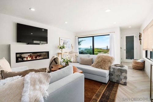 unit-114-435 S Sierra Ave, Solana Beach, CA, 92075-2204 | Card Image