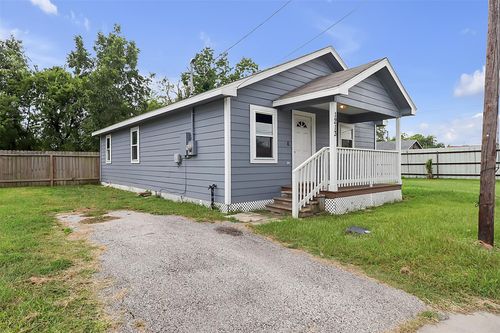 1213 Bookertee St, Baytown, TX, 77520-6705 | Card Image
