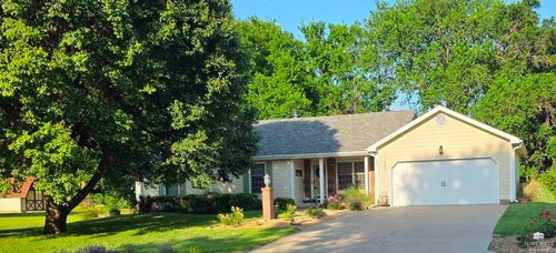 1607 N Cedar St, Abilene, KS, 67410-1556 | Card Image
