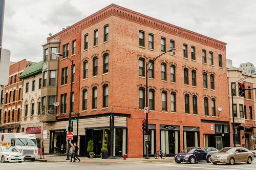 3c-166 Grand Ave, Chicago, IL, 60654-7189 | Card Image