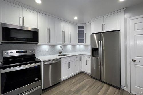 hd13-30 Westgate Dr, Bohemia, NY, 11716-3917 | Card Image