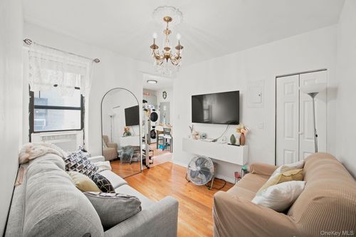 4f-350 S 4th Street, New York, NY, 11211 | Card Image