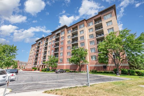 unit-305-1199 E Port Clinton Rd, Vernon Hills, IL, 60061-1250 | Card Image