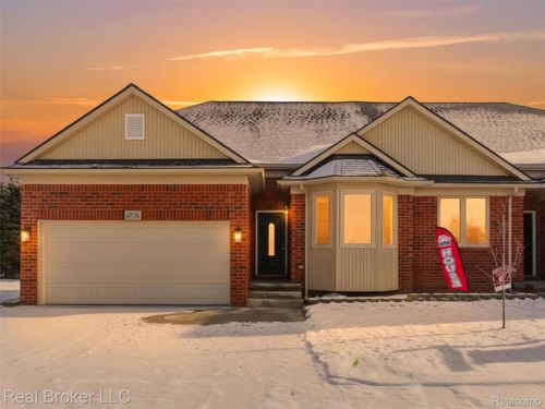 47124 Rosevillage Ct, Shelby Twp, MI, 48315 | Card Image