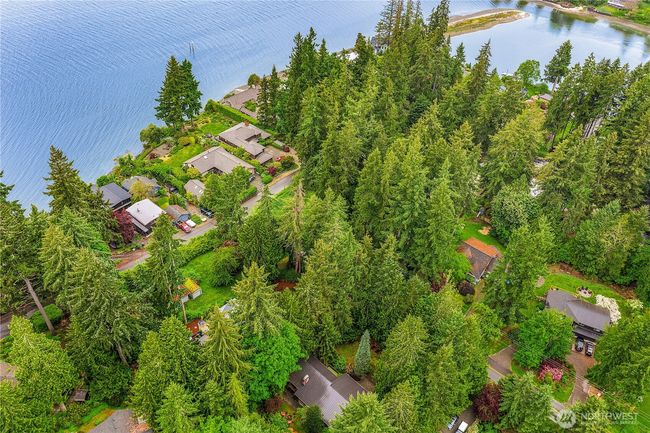 Deeded tidelands/beach access two blocks away | Image 40
