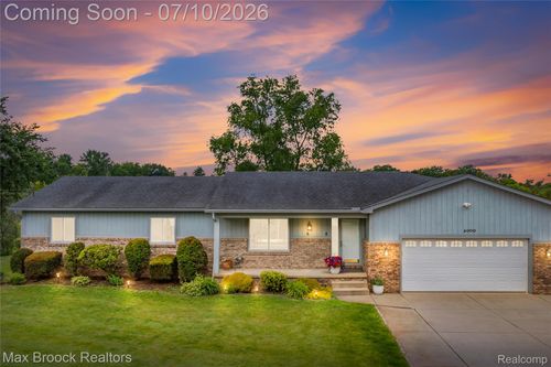 2000 Matthew St, Commerce Twp, MI, 48390-2674 | Card Image