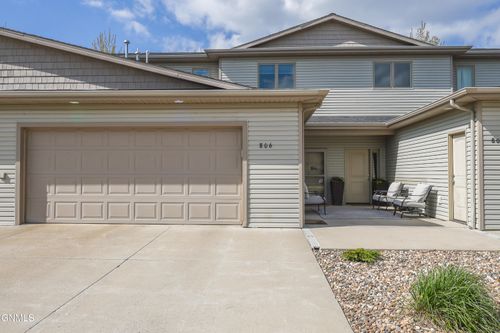 806 Mayflower Dr, Bismarck, ND, 58504-8507 | Card Image