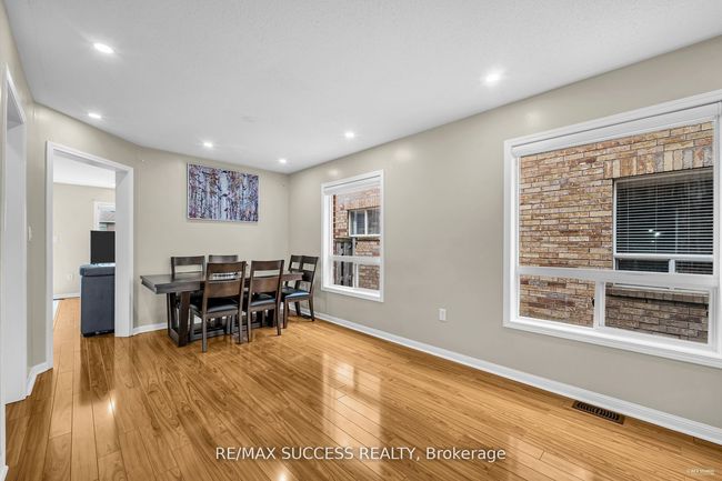 28 Herdwick St, House attached with 4 bedrooms, 4 bathrooms and 4 parking in Brampton ON | Image 7