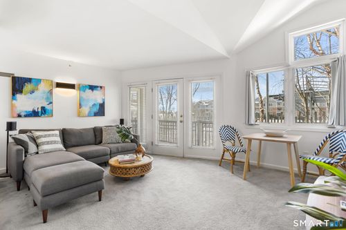 apt-302-3250 Fairfield Ave, Bridgeport, CT, 06605-3272 | Card Image