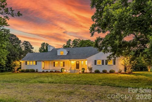 2705 Robinson Rd, Newton, NC, 28658-8546 | Card Image