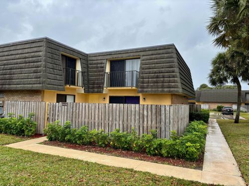 2435 24th Way, West Palm Beach, FL, 33407-6722 | Card Image