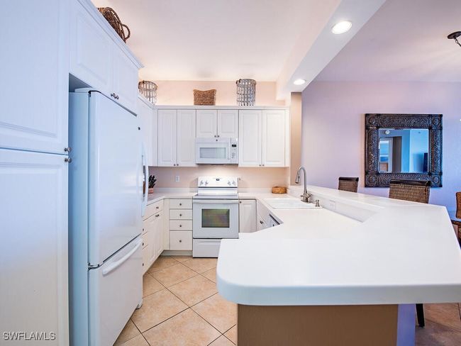 APT-806 - 400 Flagship Dr, Condo with 3 bedrooms, 3 bathrooms and null parking in NAPLES FL | Image 4