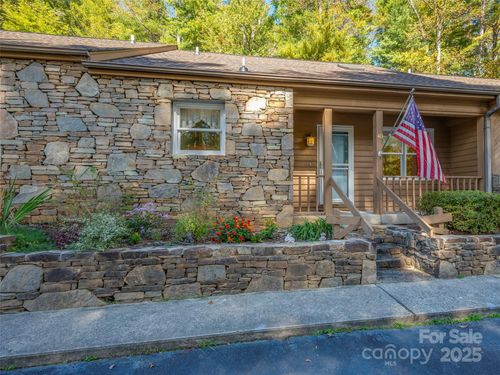 40 Sagebrush Cir, Etowah, NC, 28729-8777 | Card Image