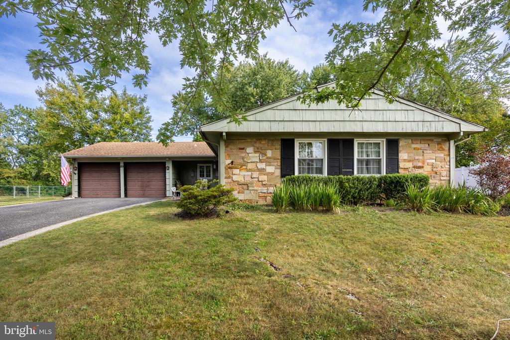 Genesee Ln, Willingboro, NJ 08046